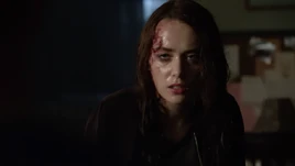 Lucy-Loken-Quinn-bloody-head-Teen-Wolf-Season-6-Episode-14-Face-to-Faceless