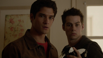 Teen Wolf Season 3 Episode 13 Anchors Tyler Posey Dylan O'brien Scott and Stiles with plastic horse