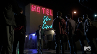 Teen Wolf Season 3 Episod 6 Motel California Orny Adams Coach Bobby Finstock and the team at Glen Capri