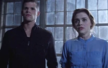 Mais quand ils arrivent, ils ne trouvent que Lydia et Ethan