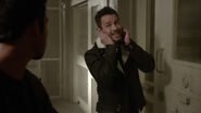 Ian-Bohen-Peter-covering-ears-Teen-Wolf-Season-6-Episode-17-Werewolves-of-London