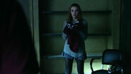 Holland-Roden-Lydia-with-Stiles'-jersey-Teen-Wolf-Season-6-Episode-7-Heartless