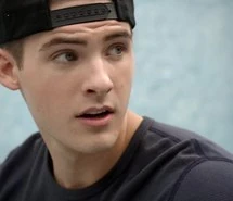 Theoh.jpg (8 kB) Theo contando como fue mordido