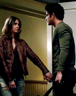 Scott et malia 2.gif