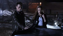Jackson et Lydia voient la Jeep