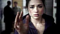 Allison va voir Lydia à l'hôpital