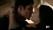 2do beso de Scott y Kira