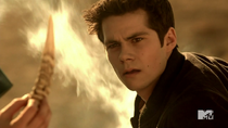 Teen Wolf Season 4 Episode 401 The Dark Moon boney claw that stopped Stiles Jeep