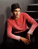 Hoechlin145.jpg (24 kio)