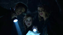 Tyler-Posey-Holland-Roden-Shelley-Hennig-Scott-Lydia-Malia-at-the-preserve-Teen-Wolf-Season-6-Episode-2-Superposition