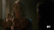 Teen Wolf Season 5 Episode 15 Amplification Crispy claws.png (167 KB)