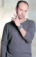 Andrés Velasco como Mateo Fernández