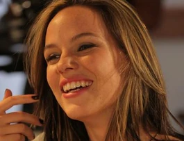 Teresa Truman (Luciana Echeverría)