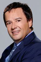 30-04-2017 alguien-te-mira-pedro-pablo.png