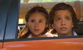 Emilia Neut y Borja Larraín como Pilar y Diego Santa Cruz