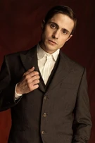 Francisco Dañobeitía como Ignacio Echeñique