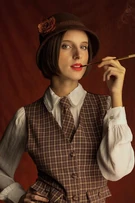 Paula Luchsinger como Lucrecia Santa María