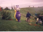 Tinky Winky with Laa-Laa and one of the 1997 series cast members (Po is in the background also)