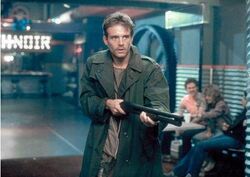 T1 Kyle Reese defends Sarah