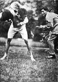 2470ใครดใคร.jpg (42 กิโลไบต์) หนังสือพิมพ์ศรีกรุง พ.ศ. 2470