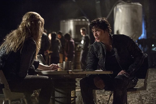 Des tables ont été disposées pour les repas.