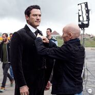 Alienist-BTS-43-Luke-Evans-dressedup-Moore