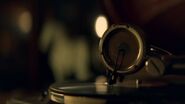 Alienist-Caps-1x10-01-Music