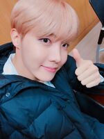 J-Hope on Twitter: "모닝 엄지 처억~ 😘 내 사람들 힘내요☺️" [2017.01.14]