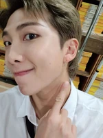 RM on Weverse: "머리 많이 길었져 🙃" [2020.10.24]