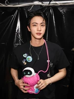 [2025.07.12] #4 [#오늘의방탄] 김석진! 김석진! 김석진! 오사카에 빵~하고 등장! 아미들과 함께 해피한 하루 보내기 성공💜 내일도 같이 도전해 주실 거죠? #오늘의석진 #진 #Jin #BTS #방탄소년단 #Jin_TOUR_JAPAN #RUNSEOKJIN_epTOUR_JAPAN