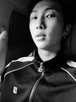 RM on Weverse: "저 74kg래요.." [2020.05.21]