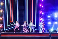 BTS Official on Twitter: "ARMY!💜 Did you see our performance on the @AMAs? Hope you had fun as much as we did! Stay safe everyone! #AMAs #BTS #방탄소년단 #BTS_BE #LifeGoesOn #BTS_Dynamite" [2020.11.23] #3