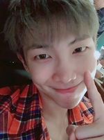 RM on Twitter: "💕💕😂" [2017.12.01] #2