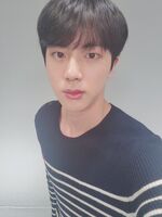 Jin on Twitter: "아미이 해피 7주년 아미 덕분에 오래오래 즐겁게 활동중! 내일 만나요 아미 하트" [2020.06.12]