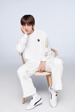 V promoting PUMA BASKET MADE BY BTS & YOU #1 (August 2018)