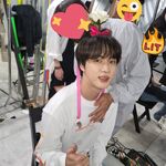 J-Hope on Twitter: "늘 대리 만족을 해주는 얼굴💘❣️🧡 #WWH 우리형 생일축하해요 사랑해 형!!💜건강하자!!💜 #HappyBirthdayJin #석진아_30번째_생일축하해 #HAPPYJINDAY" [2021.12.04] #1