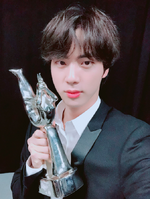 Jin on Twitter: "아미 어제 오늘 우리와 함께 해주셔서 너무 고마워요. 아미 덕분에 행복하고 또 행복합니다. 사랑해요" [2019.01.06]