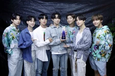 BTS Official on Weibo: "#微博星耀盛典# 感谢@微博星耀盛典 颁发的「微博年度影响力组合」#我们ARMY得奖啦#" [2020.06.24]