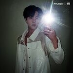 Jin promoting #DarkSelfieChallenge with Hyundai NEXO (April 2020)