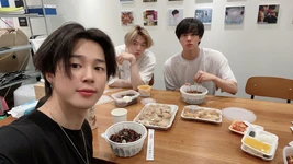 Jimin on Weverse: "냠냠~" [2020.04.27]
