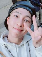 RM on Twitter: "hi paris 😂😂" [2018.10.18] #3