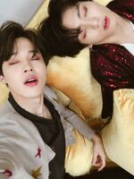 Jimin on Twitter: "#JIMIN 🤗✌️" [2018.05.15] #2