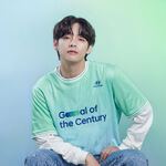 V promoting Hyundai Goal of the Century (May 2022)