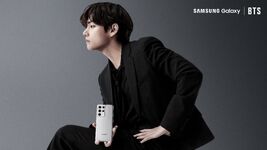 V promoting Samsung Galaxy S21 #1 (January 2021)