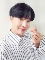 J-Hope on Weibo: "都不要生病 一直健健康康哒 ㅎㅎ 爱你们哟 ARMY♡♡♡" [2020.07.20]