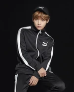 V promoting PUMA COURT STAR #1 (July 2017)