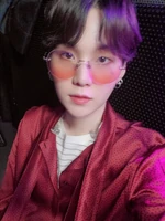 Suga on Twitter: "다래끼가 나서... 요즘 안경 써요... #VMAs 상 받을 수 있게 큰 사랑 주신 아미 여러분 감사하고 사랑합니다 헿" [2020.08.31]
