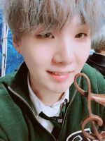 Suga on Twitter: "감사합니다 아미이~ 새해 복은 다 아미꺼!! 잘자요~" [2019.01.16] #1