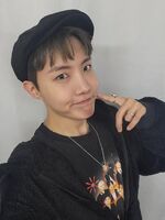 J-Hope on Weverse: "아미한테 고마워하기!!!!🥰😍🤩💜 오늘 너무 감사했슴다!!🥰😍 우리 직접 만나는 그날까지☺️☺️😚😚😚 싸랑해요🤗🤗🤗" [2021.10.24] #3