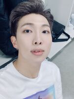 RM on Twitter: "2주간 너무너무 행복했습니다 !! 덕분이에요 🥰🥰 코마워용" [2019.04.28] #1